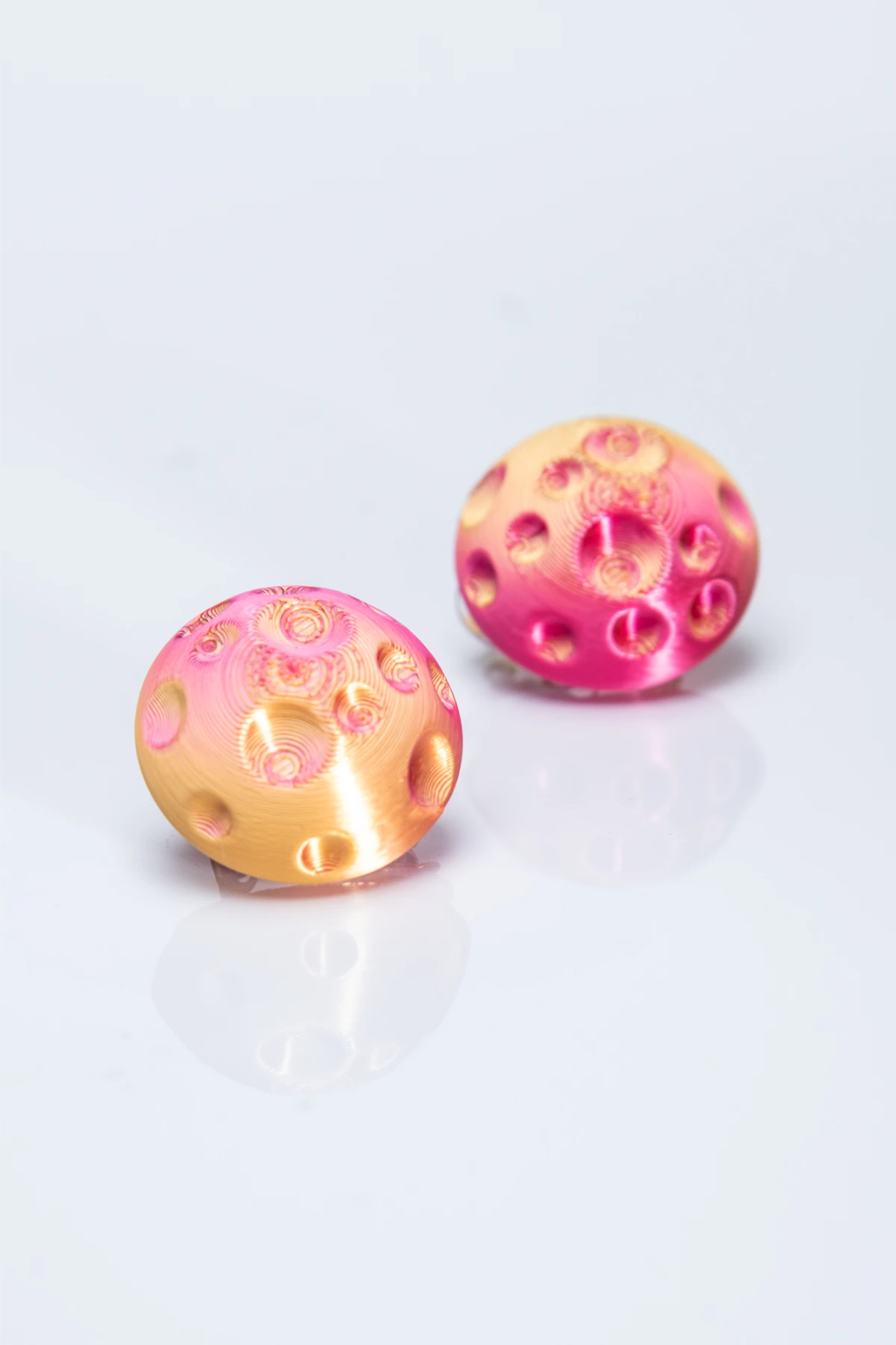 Mengua 3D printed earrings in sunset fuchsia – vibrant eco earrings made with sustainable biomaterials
