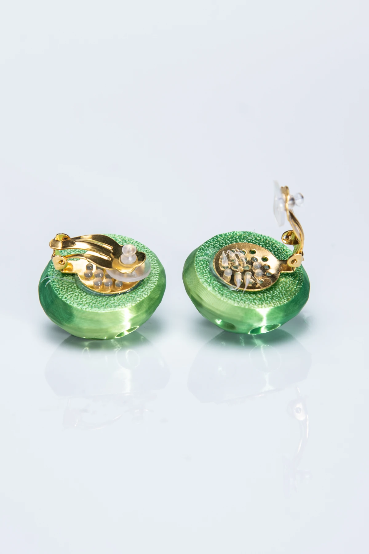 Mengua Earrings Lime Pearl Green - Image 3