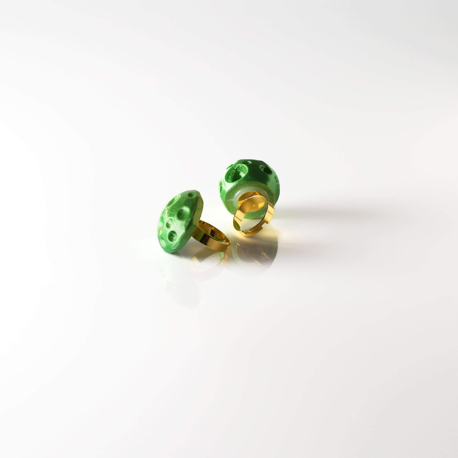Emerald Orbit Half Moon ring green - Image 3