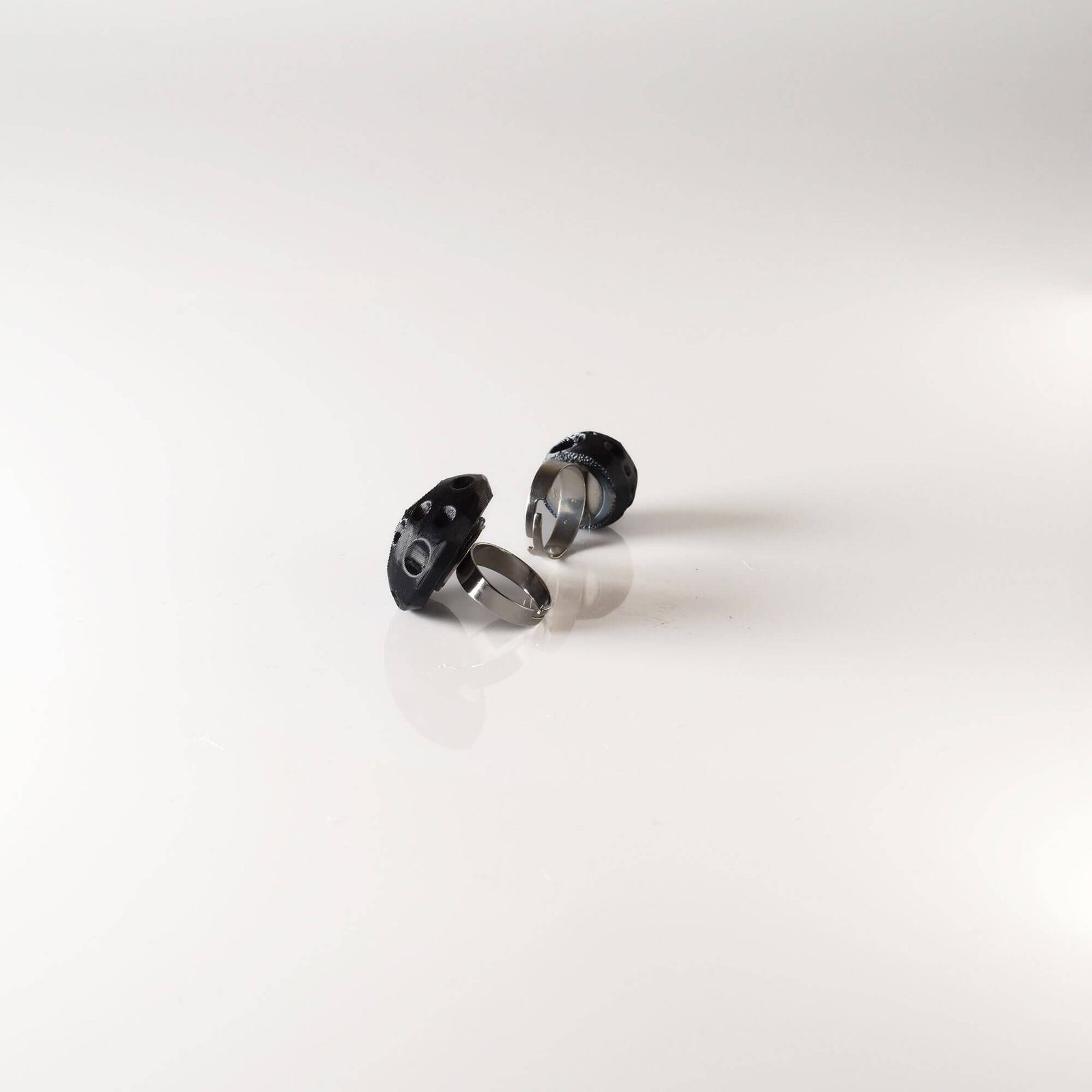 Dark Half Moon ring black - Image 4