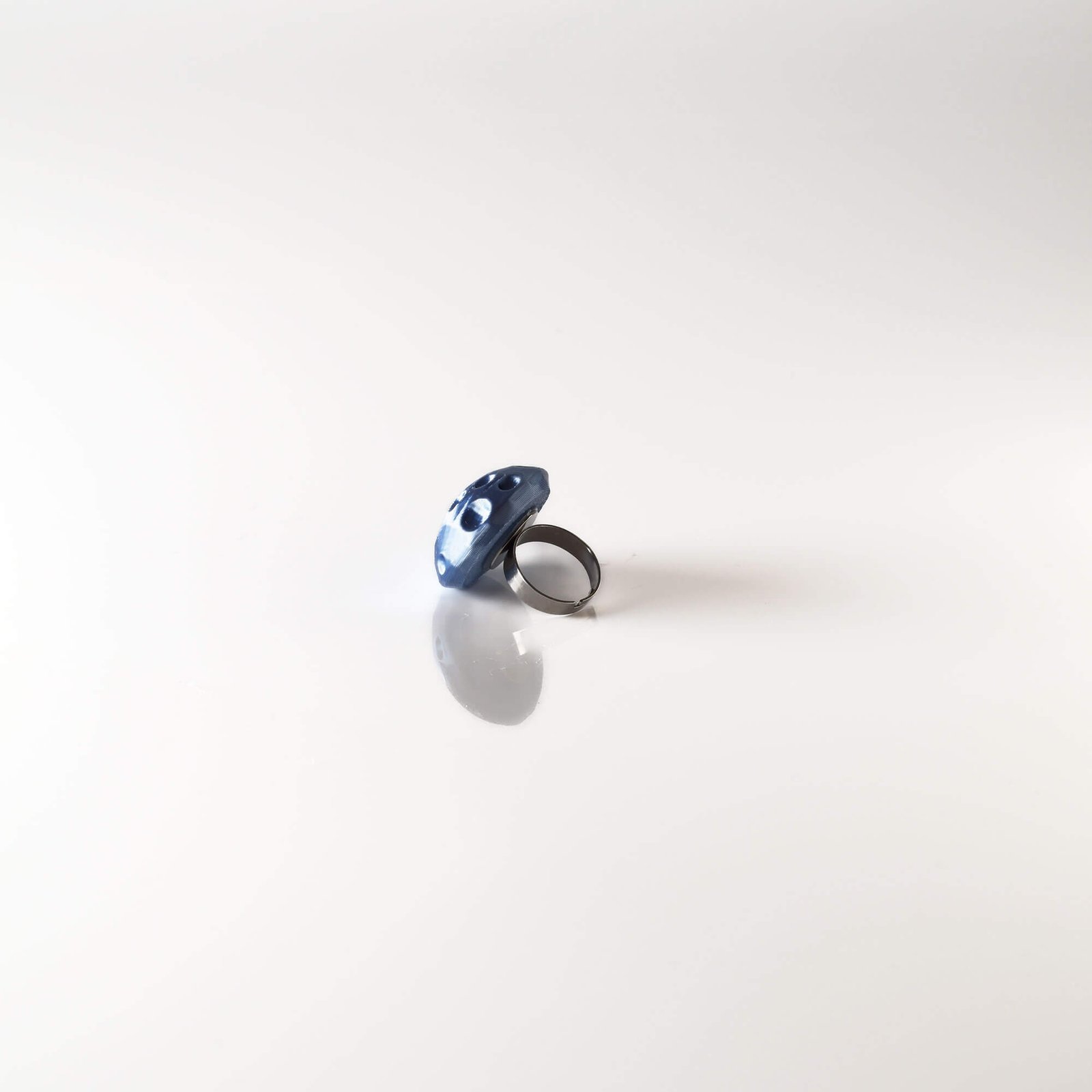 Soft Sky Half Moon ring blue - Image 4
