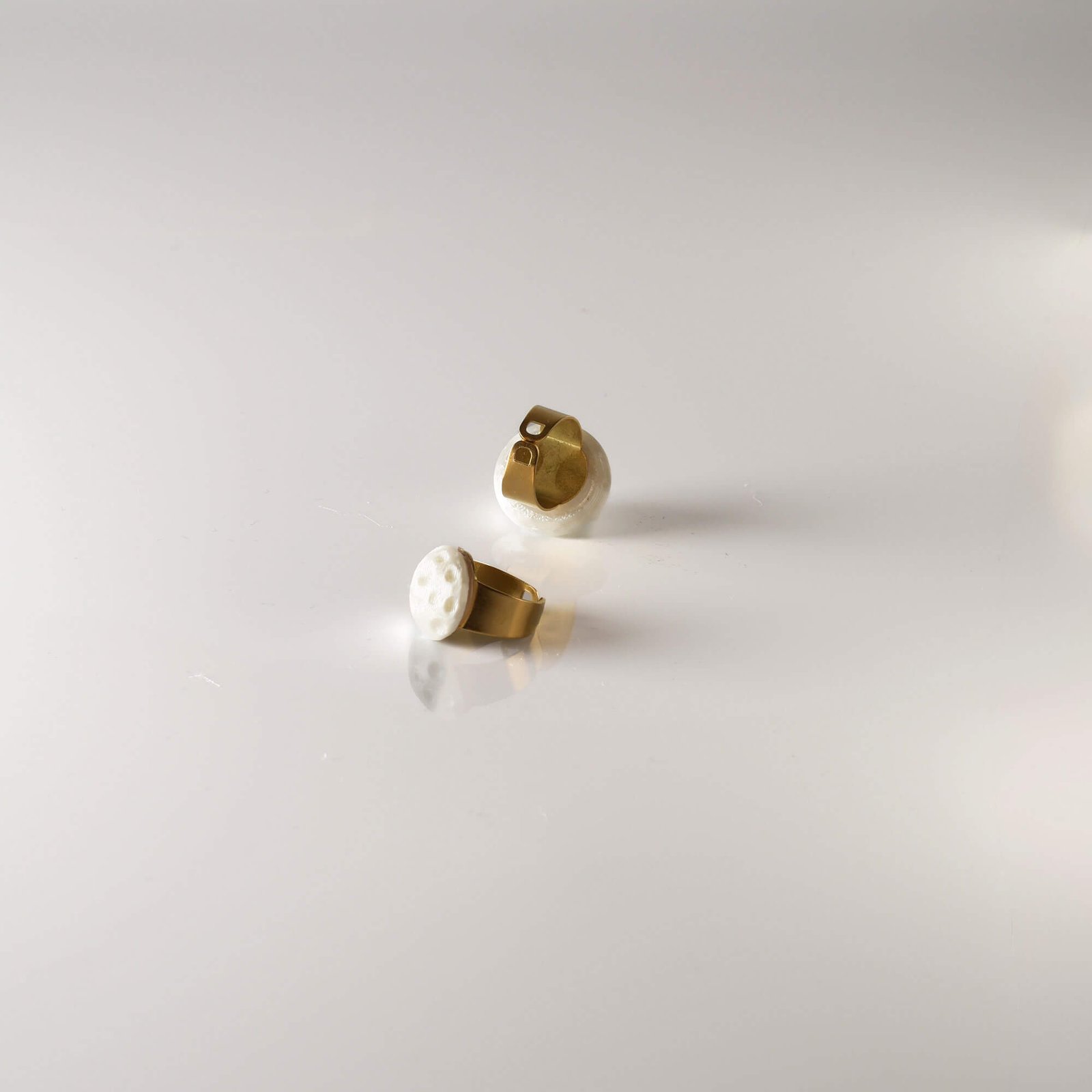 Moon Light Half Moon ring white - Image 5