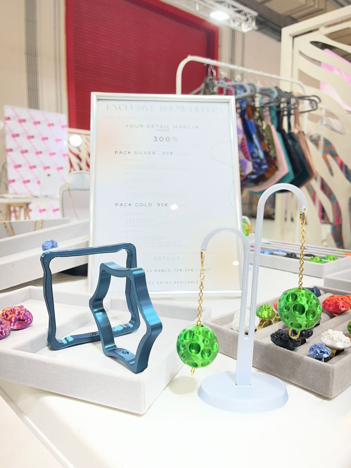 3d earrings displayed at fashion athens fashion week
