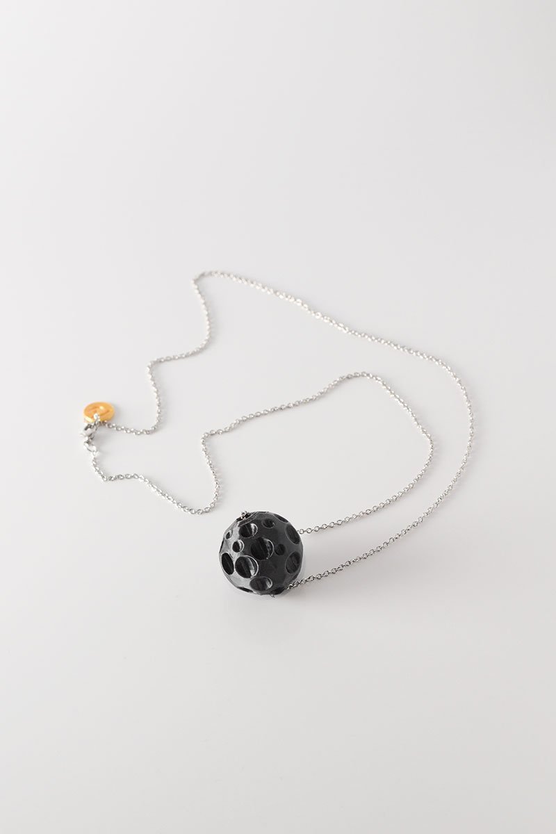 Moon necklace Dark Pearl black